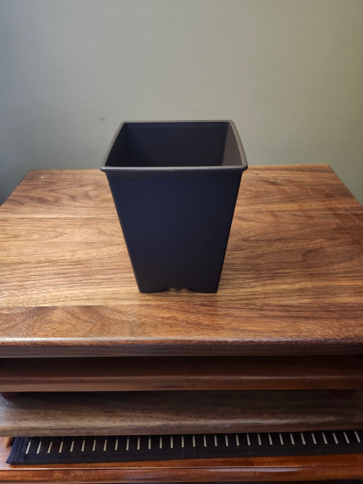 5" plastic cascade trainer Bonsai Pot