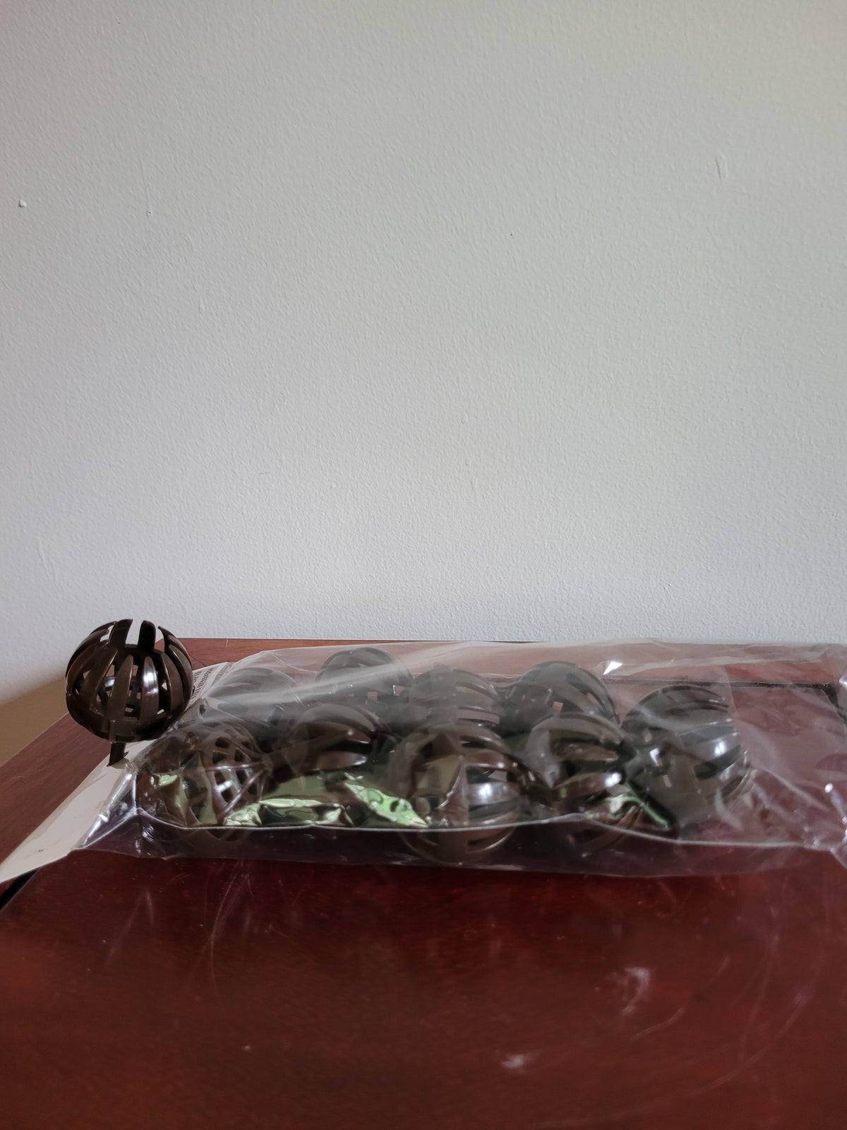 Package of 10 pieces - 1.5" fertilizer dispensing balls (plastic from Japan)