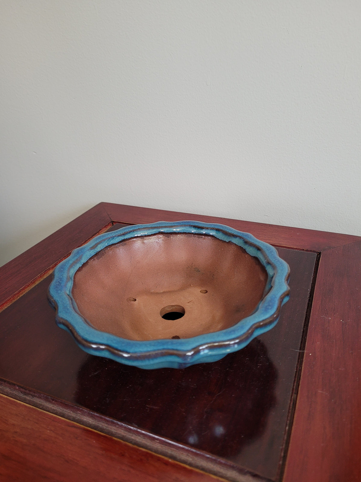 5" Chinese Ocean Blue glazed Scalloped Round Bonsai Pot